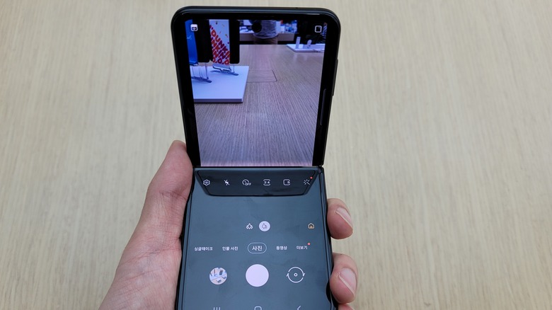 Samsung Galaxy Z Flip3's selfie camera