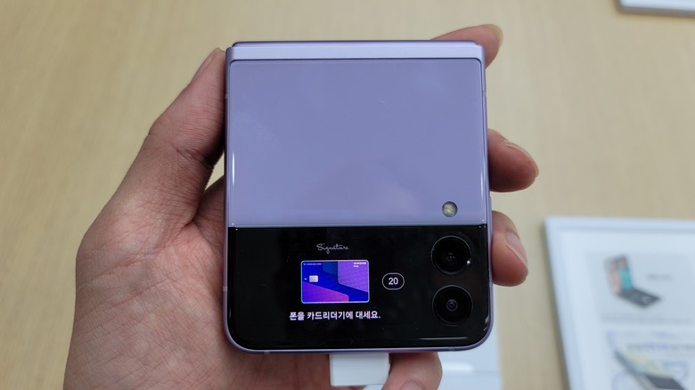 Samsung Pay on Cover Screen