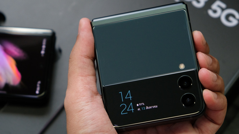 Samsung Galaxy Z Flip3 cover display