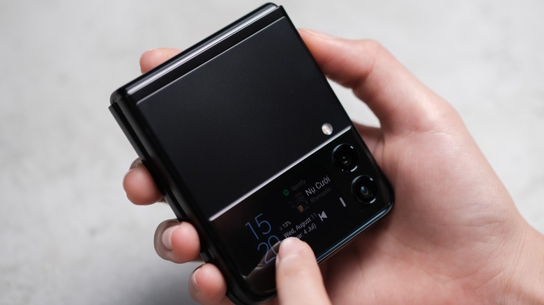 Samsung Galaxy Z Flip3 Cover Screen