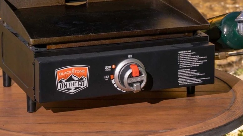 Close up of Blackstone 1900 On The Go Tabletop Griddle face