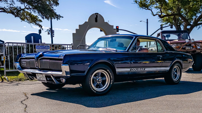 Front 3/4 view of a blue 1967 Mercury Cougar