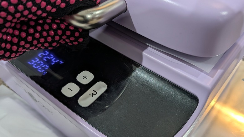 HTVRONT smartphone heat press in action