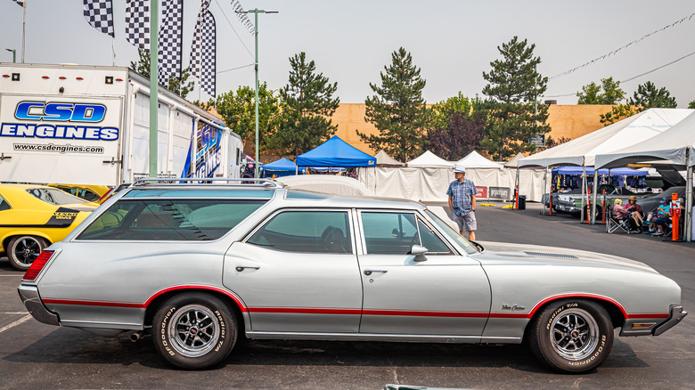 Side view of silver 1971 Oldsmobile VIsta Cruiser wagon