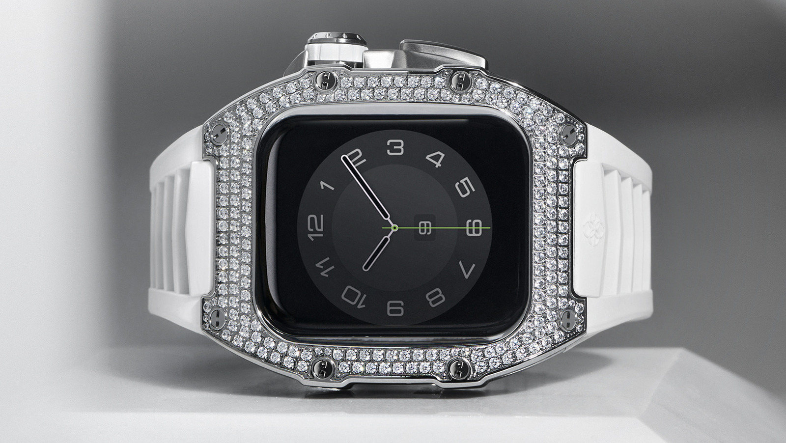 this-absurdly-expensive-apple-watch-7-case-has-over-400-diamonds