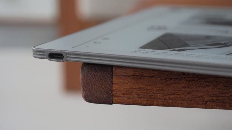 reMarkable Paper Pure USB-C port