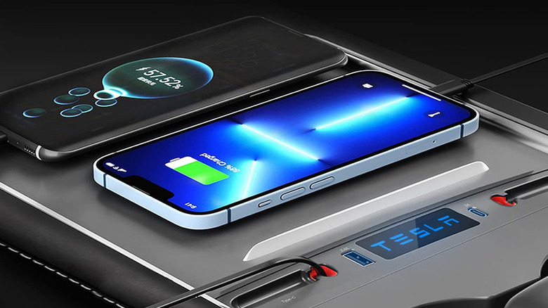 USB-C Docking Station for Tesla