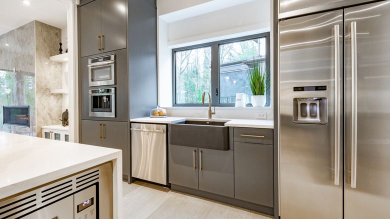 Modern kitchen with stainless steel kitchen appliances.