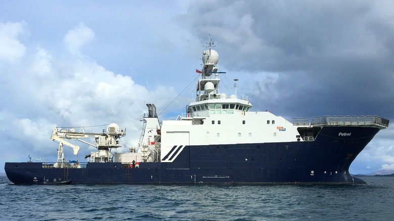 Starboard side view of the RV Petrel (Sarah Lynn) conducting operations in the ocean.