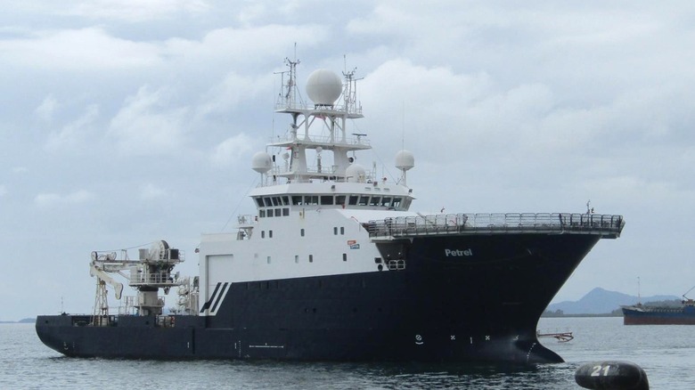 RV Petrel arriving in port