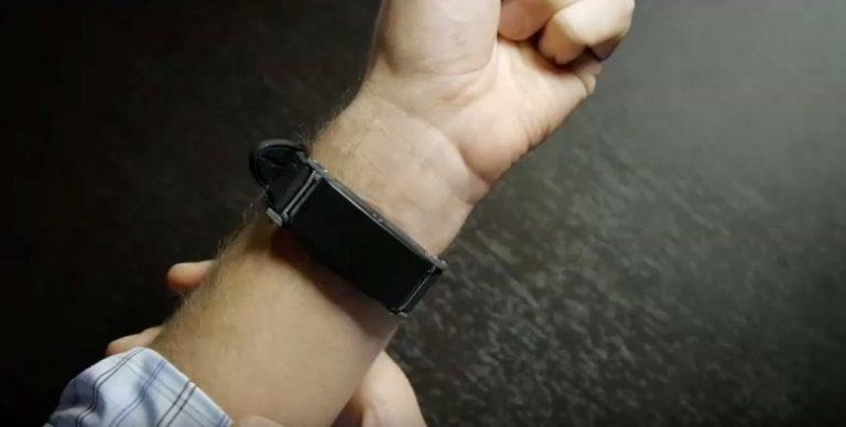 This breathalyzer wearable detects alcohol levels through the skin