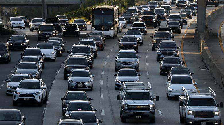 heavy traffic in los angeles