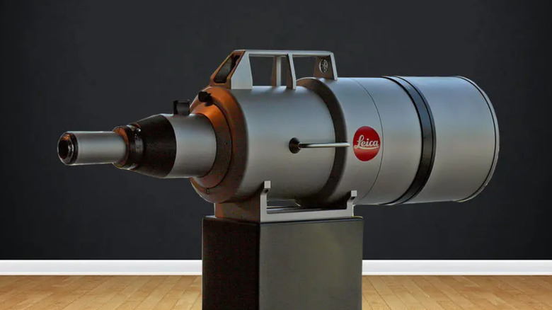 Rear view of view of Leica APO-Telyt-R 1600mm lens.