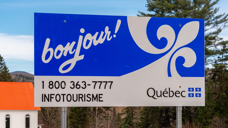 Sign welcoming drivers to the Canadian province of Quebec