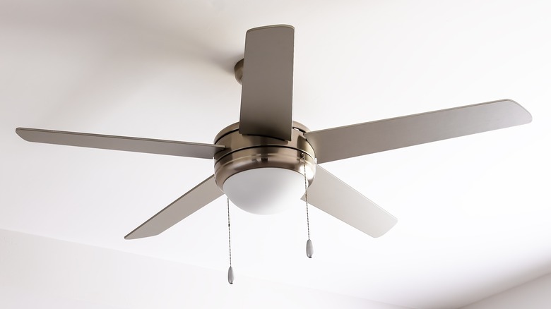 Room with ceiling fan