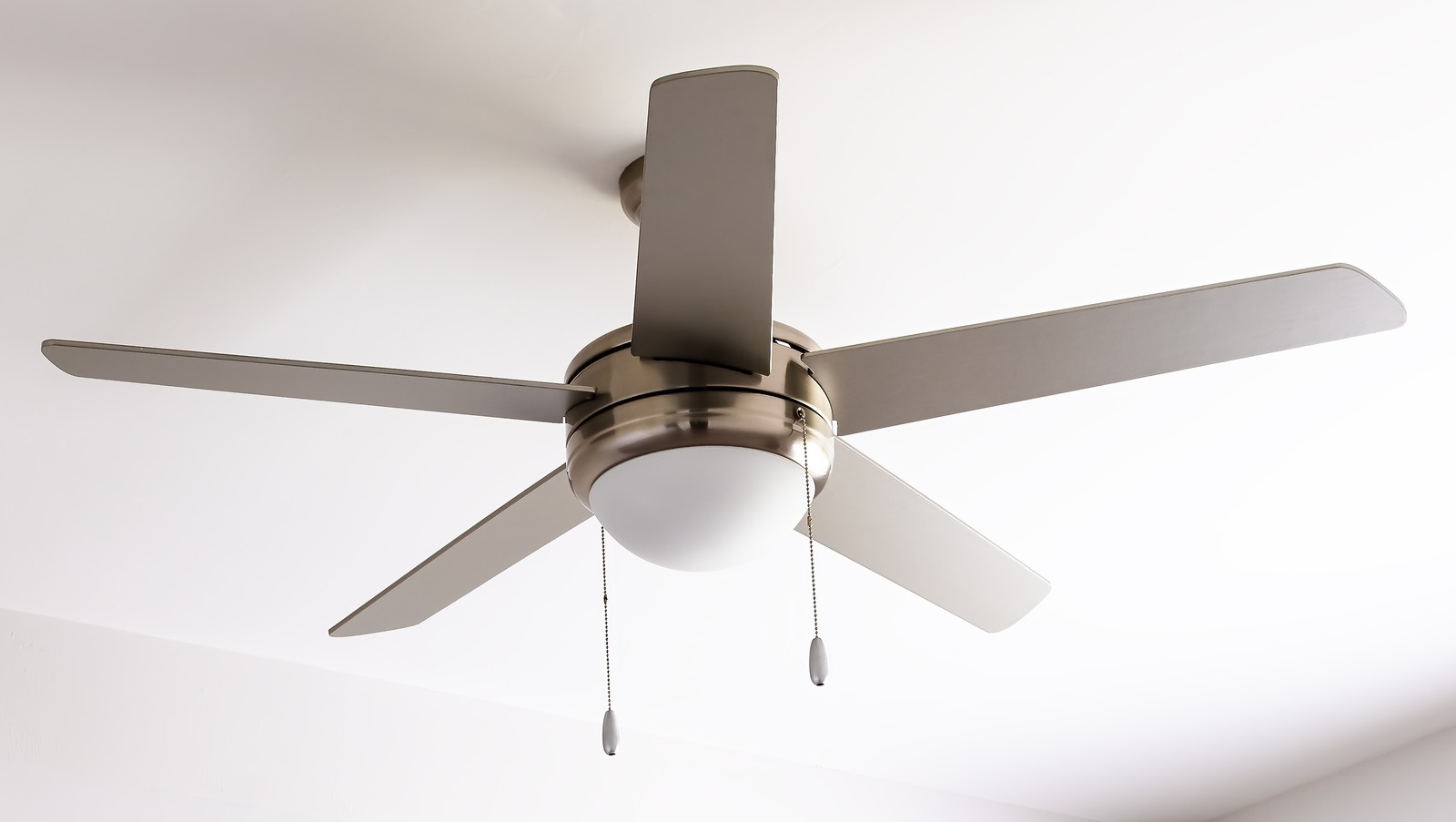 Este truque do ventilador de teto economizará dinheiro neste verão