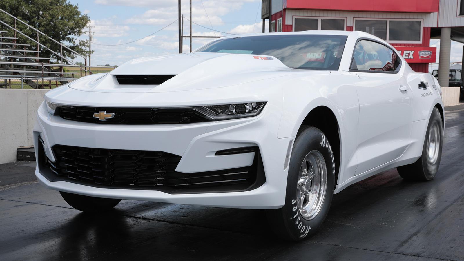 this-chevy-camaro-s-engine-is-so-big-it-s-illegal