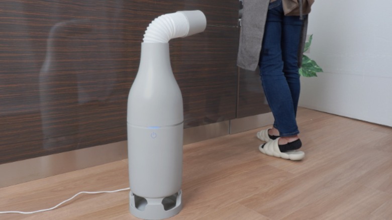 spot ice fan on floor