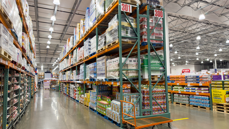 Isle 300 and 301 in an unidentified Costco warehouse