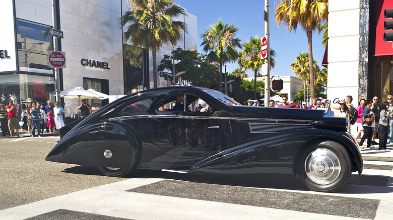 Rolls-Royce Phantom Round Door in public streets