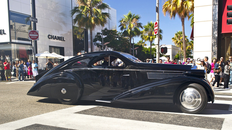 Rolls-Royce Phantom Round Door in public streets