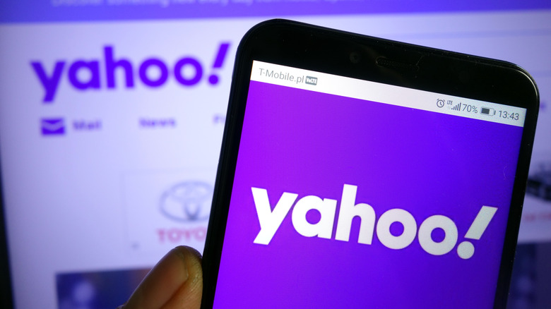 Yahoo search engine logo app smartphone