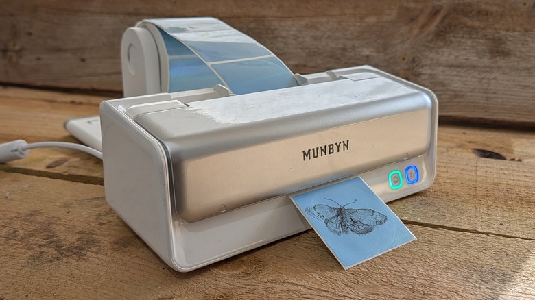 MUNBYN thermal label printer on wood surface