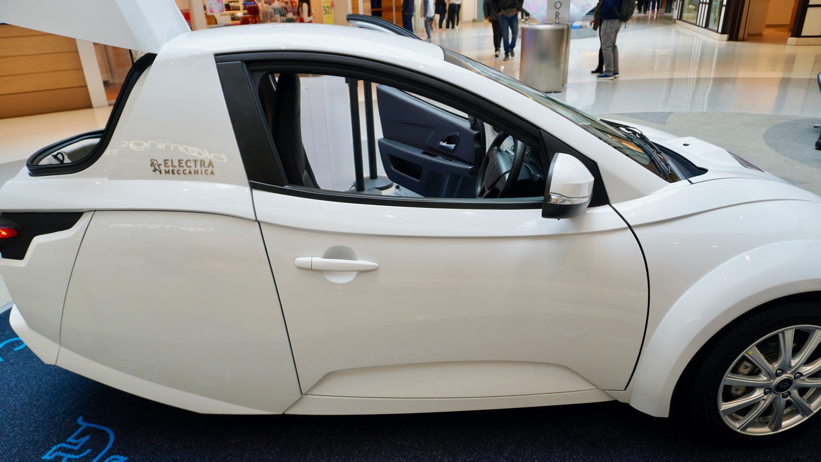 This Electric Three-Wheel Car Aiming To Revolutionize Travel Has A Fatal Flaw – SlashGear