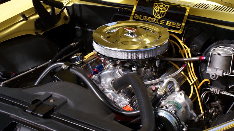 Chevrolet Camaro SS 350 Blumble Bee edition, gold engine accents