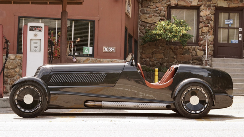 SP40 Restomod Roadster parked at The Rock Store
