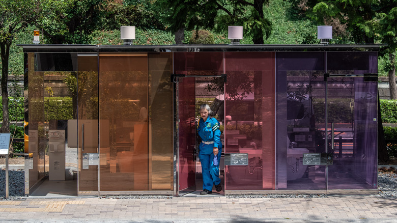 Smart glass-equipped public toilets