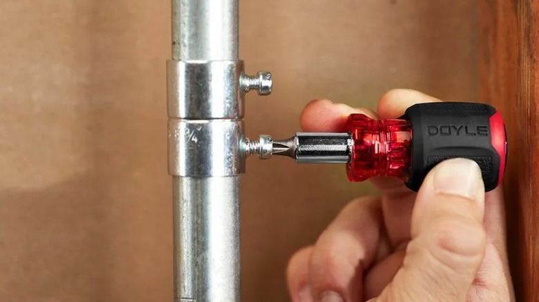 Doyle 6-in-1 Stubby Multibit Screwdriver/Nut Driver in use