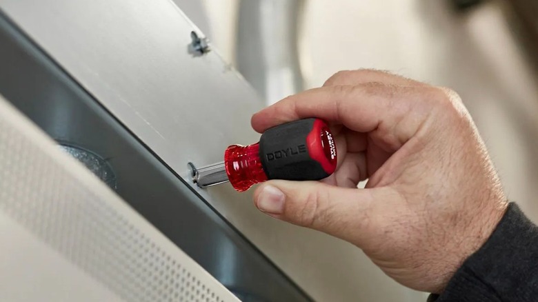 Doyle 6-in-1 Stubby Multibit Screwdriver/Nut Driver in use