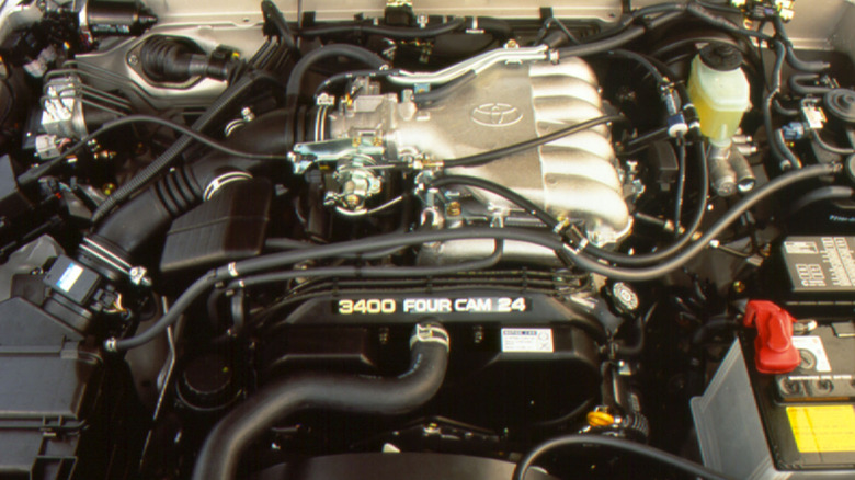The 3.4-liter V6 engine in a 1996 Toyota 4Runner engine bay