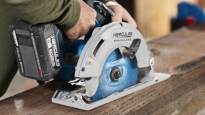Hercules 20V Cordless 7-¼-inch Circular Saw in use