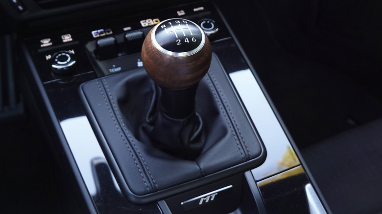 2025 Porsche 911 Carrera T Coupe shift knob detail