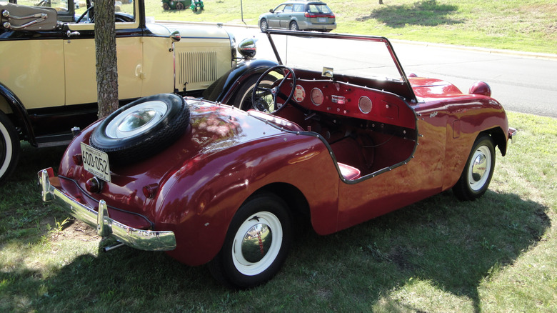 Rear 3/4 view of a red Crosley Hotshot