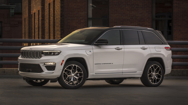 Side shot of a white 2025 Jeep Grand Cherokee 4xe