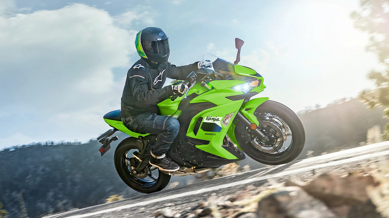 Kawasaki Ninja 650 cornering at speed