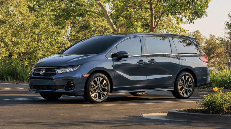 2025 Honda Odyssey parked in parking lot