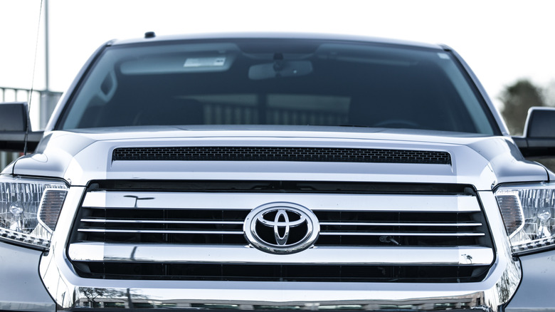 Close up view of Toyota Tundra front grille