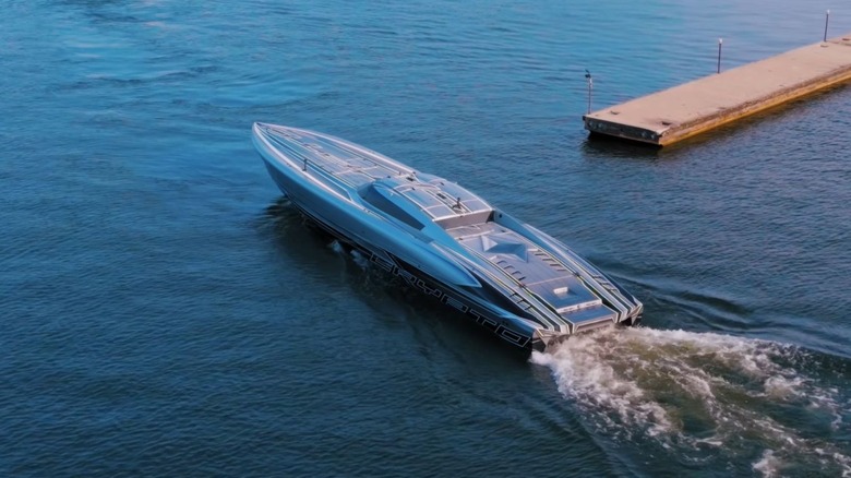 An SV-50 speeding away from a marina