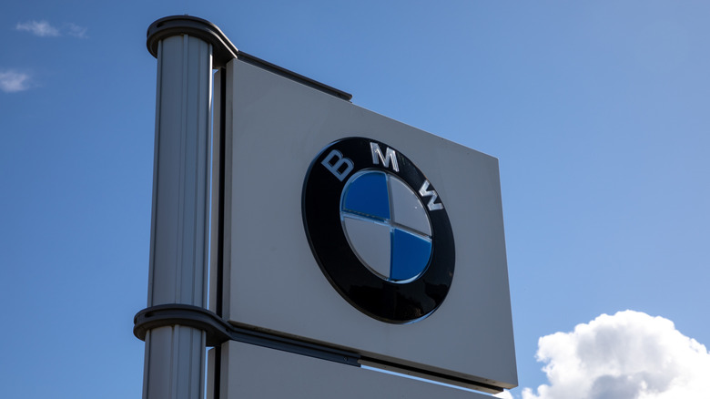 A BMW main dealer sign
