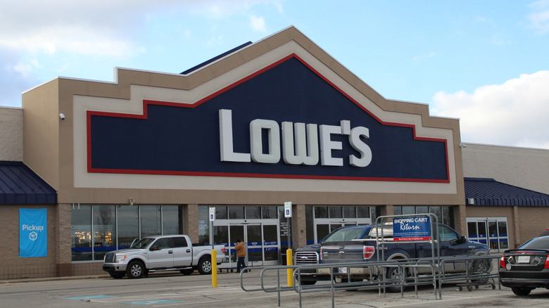 Lowe's Store front in Lafayette,IN