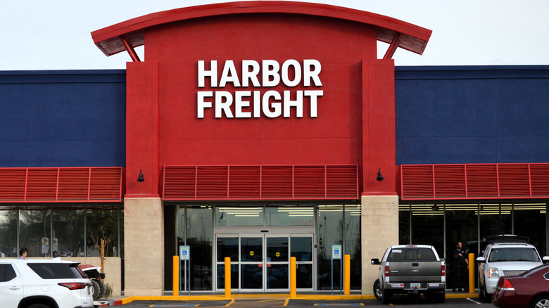 Facade of a Harbor Freight store, from the parking lot