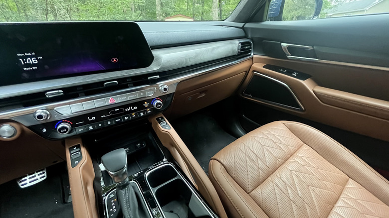 Kia Telluride passenger seat detail