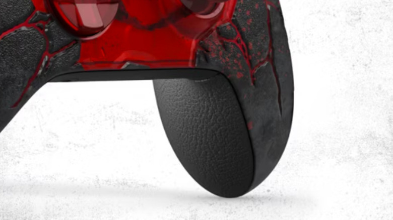 close up of Gear of War controller detailing and material