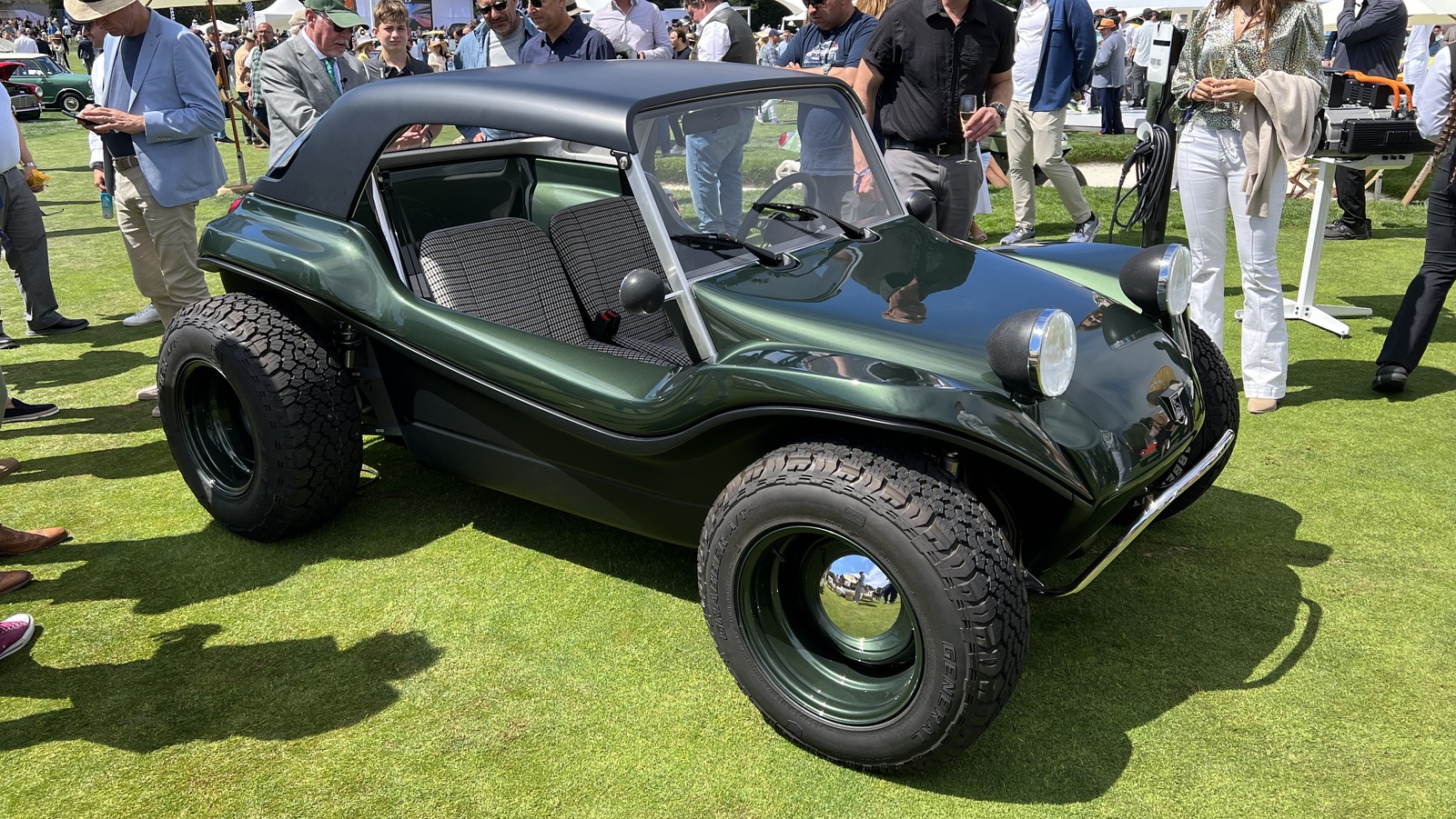this-lovable-electric-dune-buggy-needs-early-owners-to-be-willing-guinea-pigs