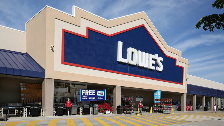 A Lowe's storefront in Florida
