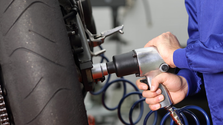 motorcycle mechanic